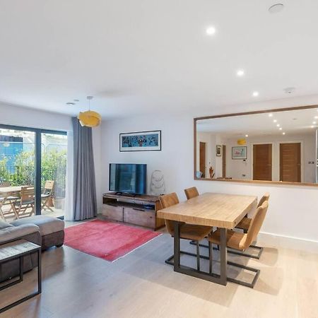 Stylish 2 Bed 2 Bath In Highgate & Free Parking Apartment Лондон Екстериор снимка