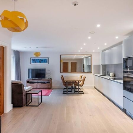 Stylish 2 Bed 2 Bath In Highgate & Free Parking Apartment Лондон Екстериор снимка