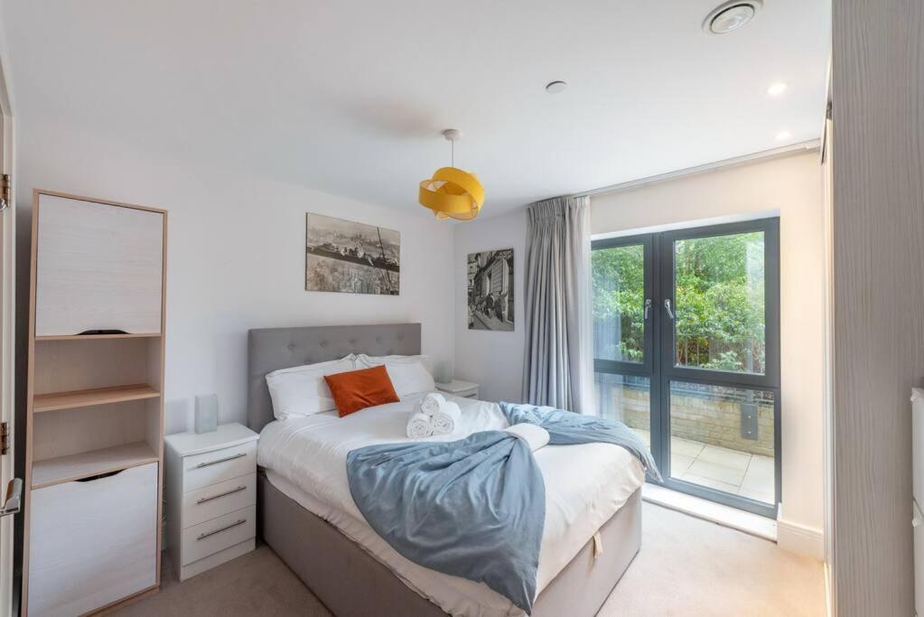 Stylish 2 Bed 2 Bath In Highgate & Free Parking Apartment Лондон Екстериор снимка