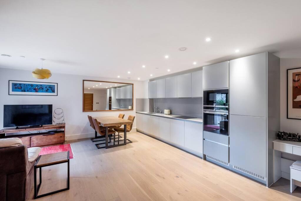 Stylish 2 Bed 2 Bath In Highgate & Free Parking Apartment Лондон Екстериор снимка
