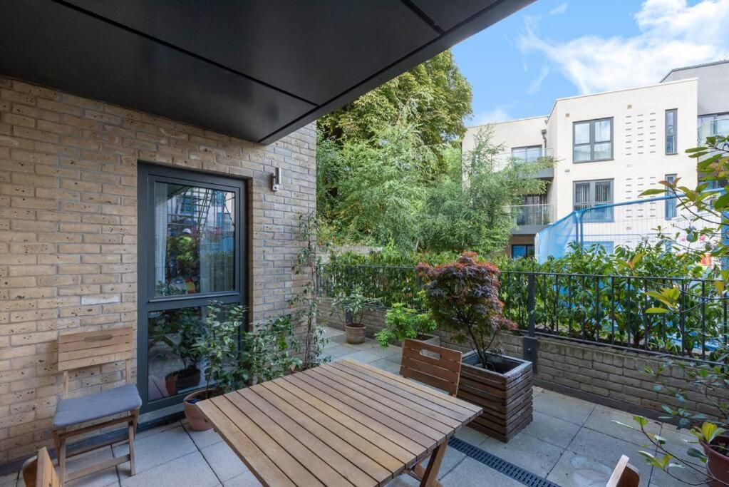 Stylish 2 Bed 2 Bath In Highgate & Free Parking Apartment Лондон Екстериор снимка